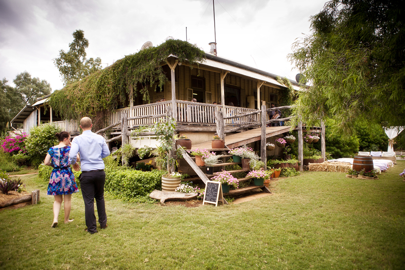 old homestead as country wedding setting