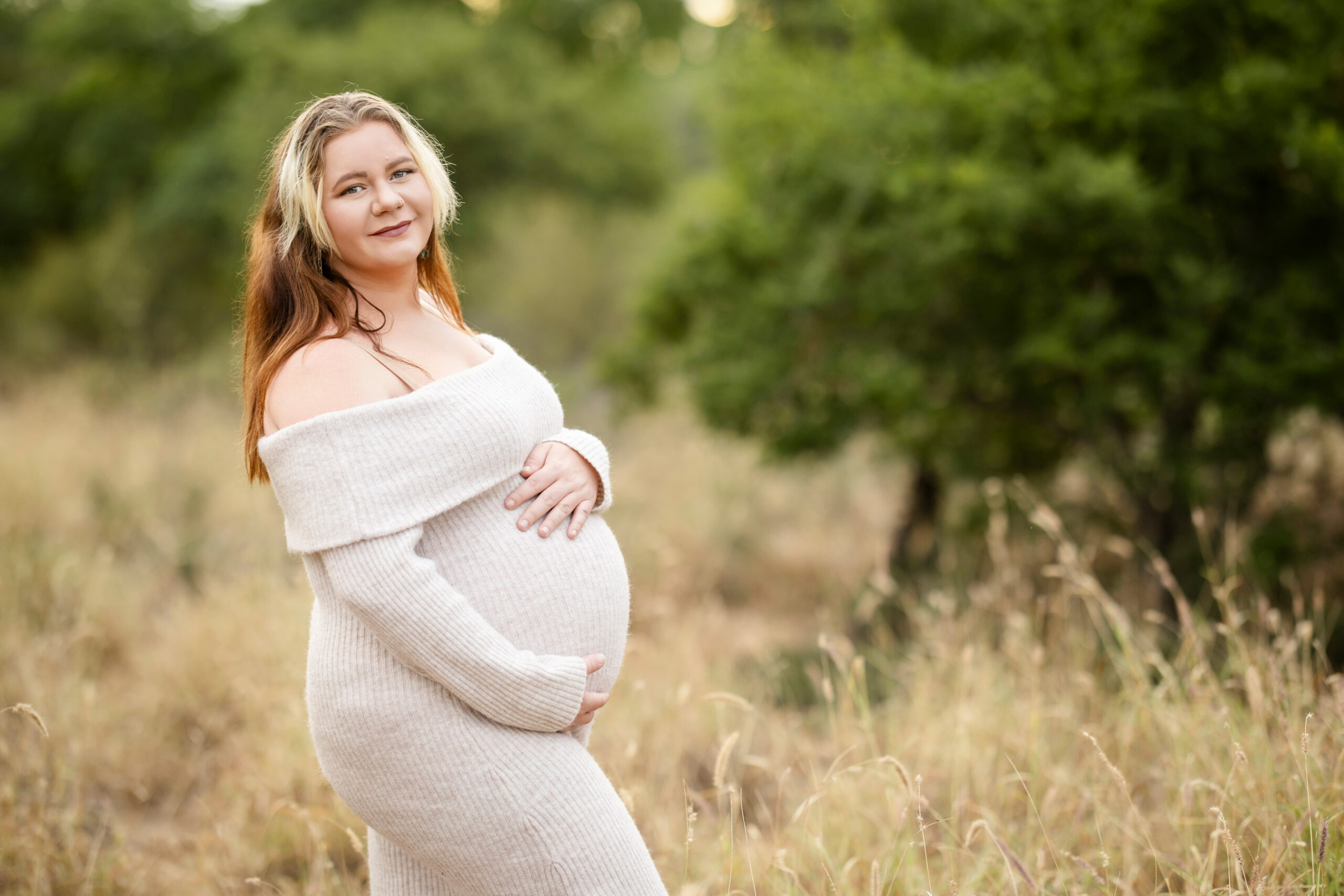 maternity photo shoot in rural Emerald, Central Queensland setting